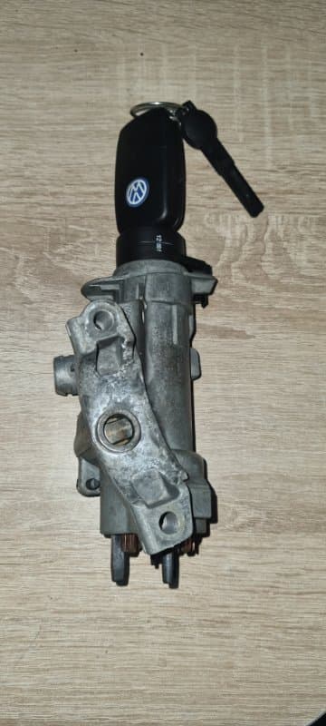 Замок зажигания Volkswagen Passat 3B5 APU 2000 (б/у)