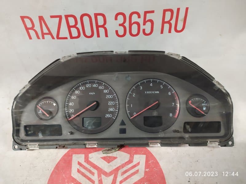 Щиток приборов Volvo XC70 УНИВЕРСАЛ B5244T3 2001 (б/у)