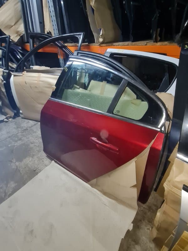 Дверь Volvo S60 Y20 B4164T 2012 задн. лев. (б/у)