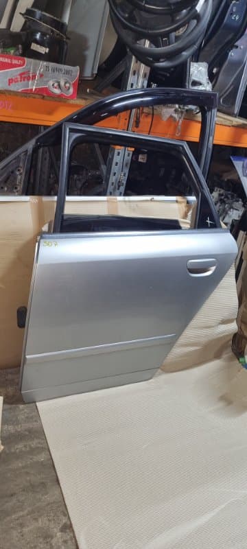 Дверь Audi A4 8E5 AMB 2003 задн. лев. (б/у)