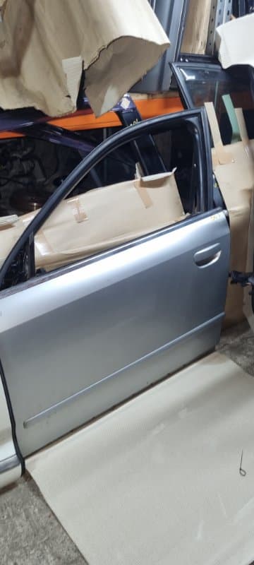Дверь Audi A4 8E5 AMB 2003 перед. лев. (б/у)