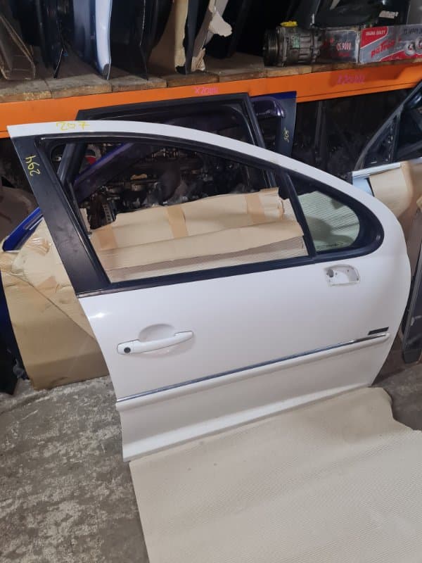 Дверь Peugeot 207 ХЕЧБЕК EP6 EUR 5 2011 перед. прав. (б/у)