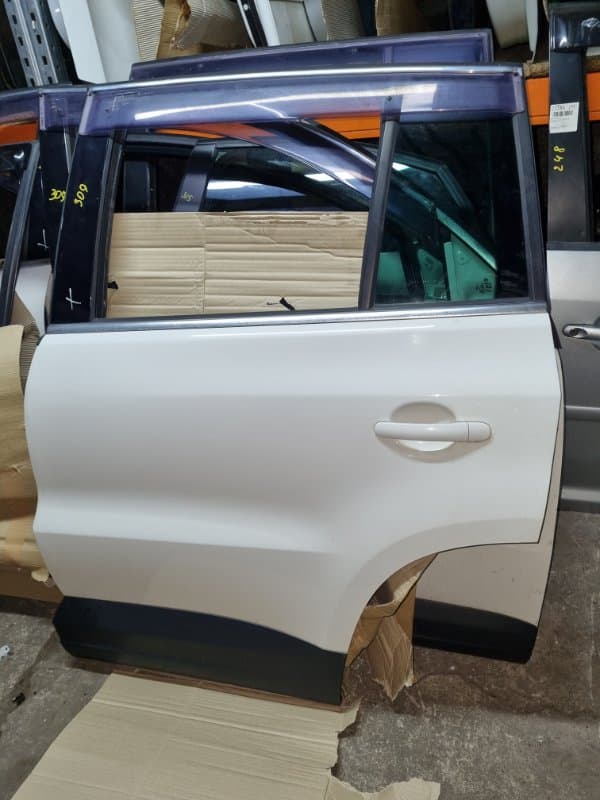 Дверь Volkswagen Tiguan 5N1 CAW 2010 задн. лев. (б/у)