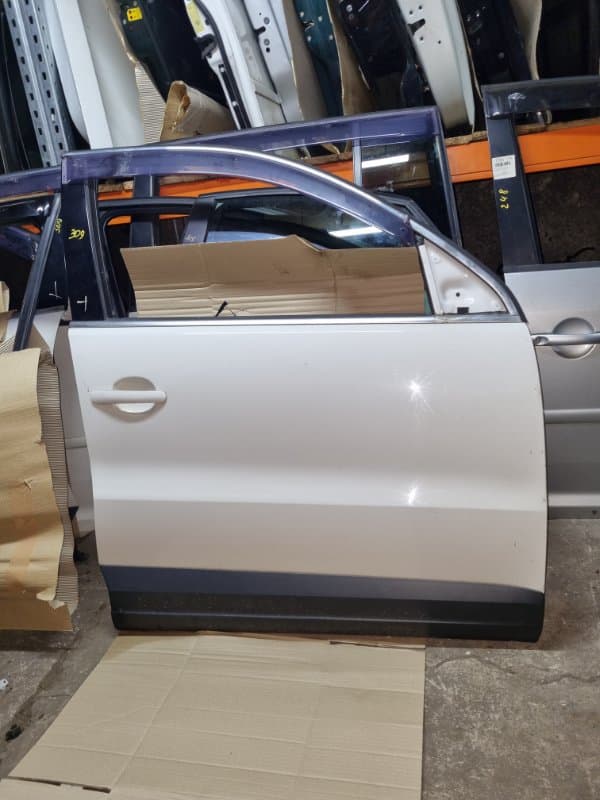 Дверь Volkswagen Tiguan 5N1 CAW 2010 перед. прав. (б/у)