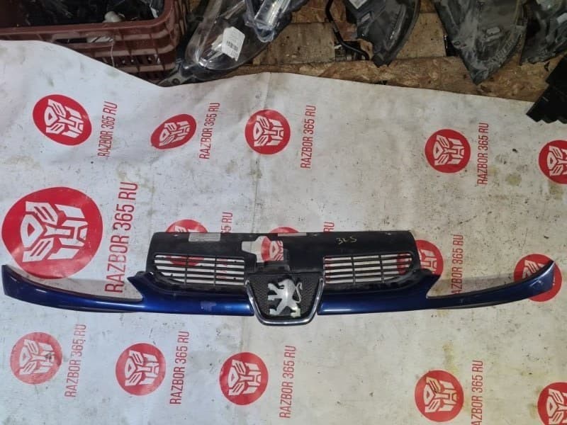 Решетка радиатора Peugeot 206 2A KFV 2009 (б/у)