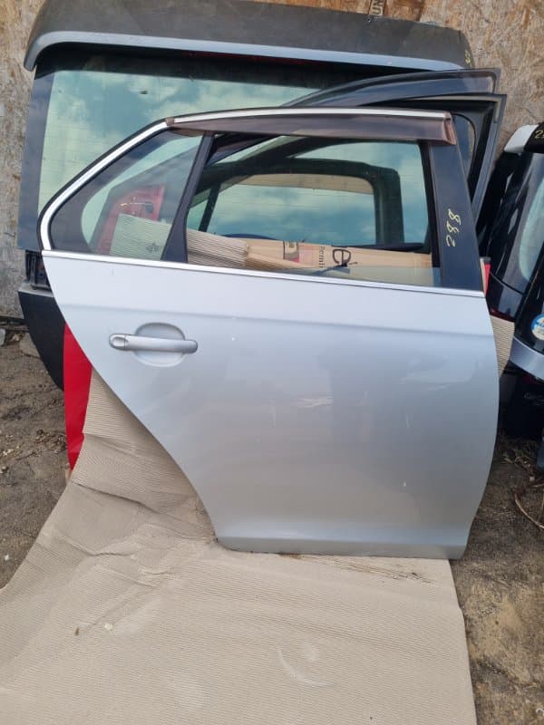 Дверь Volkswagen Jetta 1K2 BVY 2009 задн. прав. (б/у)