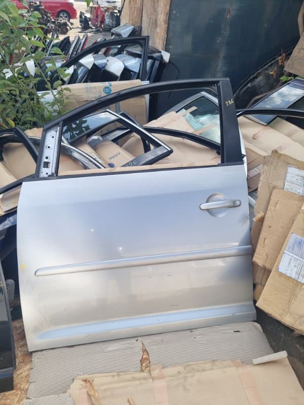 Дверь Volkswagen Touran 1T2 CAV 2009 перед. лев. (б/у)