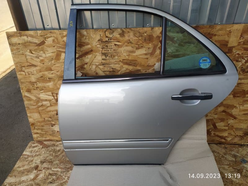 Дверь с дефектом Mercedes-Benz E-Class W210 104.995 1996 задн. лев. (б/у)