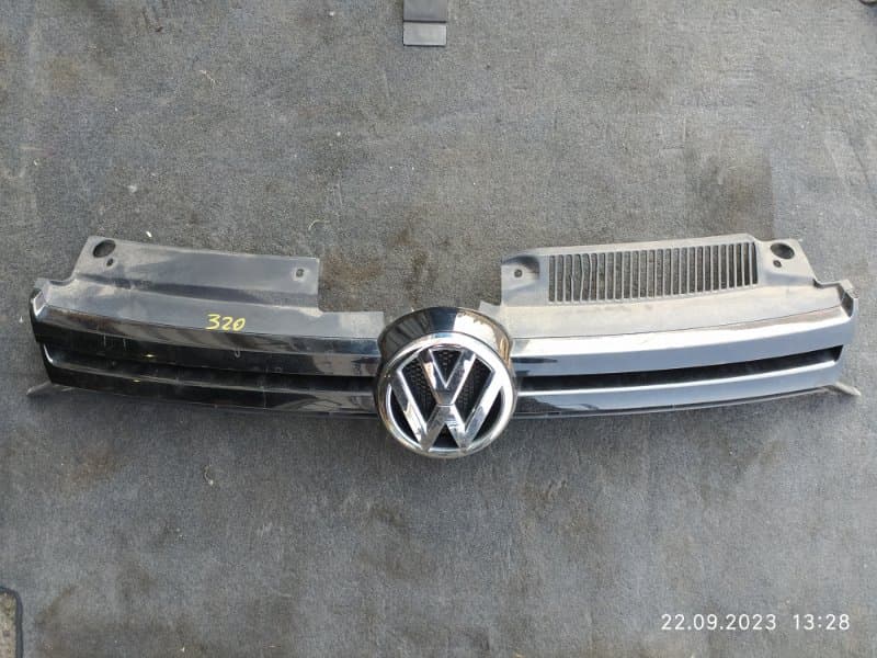 Решетка радиатора Volkswagen Golf AJ5 CAX 2009 (б/у)