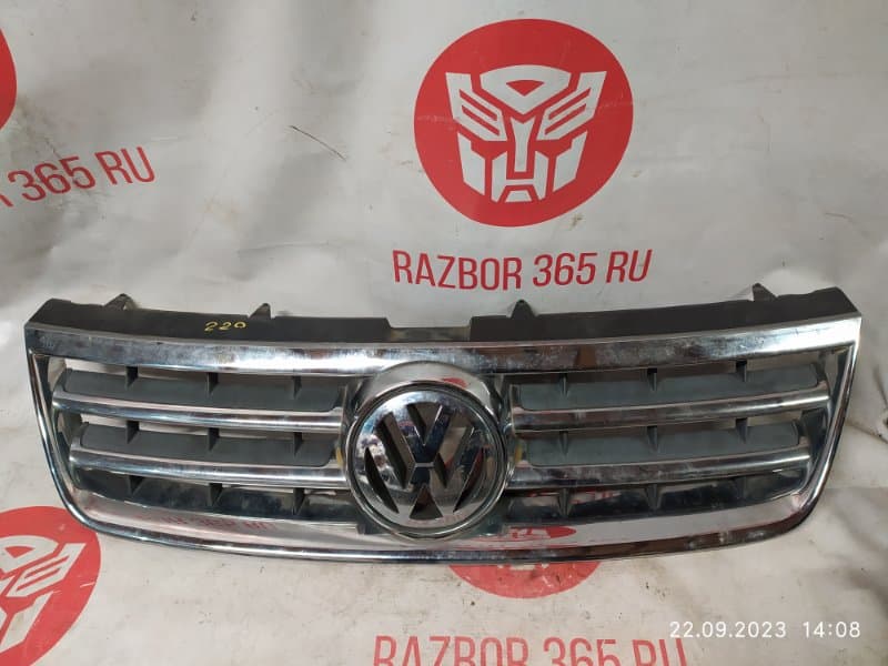 Решетка радиатора Volkswagen Touareg 7L6 BMV 2005 (б/у)