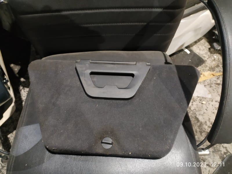 Инструментальный ящик Audi A8 4E2 BVJ 2008 задн. (б/у)