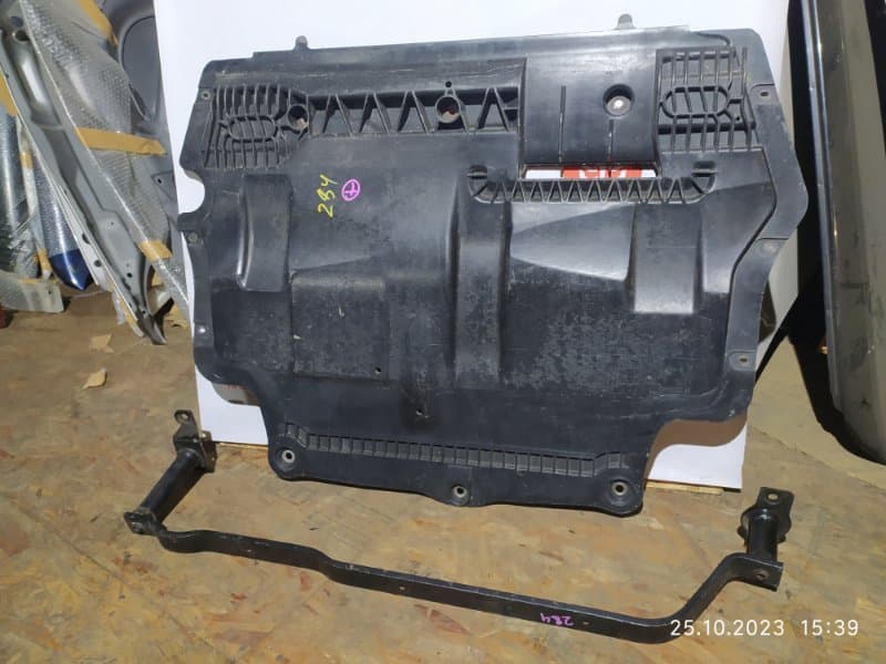 Защита двигателя Volkswagen Passat 365 CCZ 2011 (б/у)