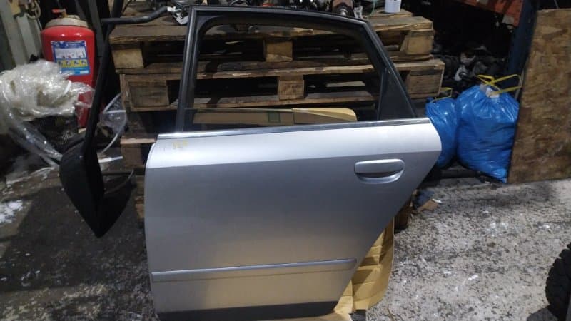 Дверь Audi A4 8E2 AMB 2002 задн. лев. (б/у)