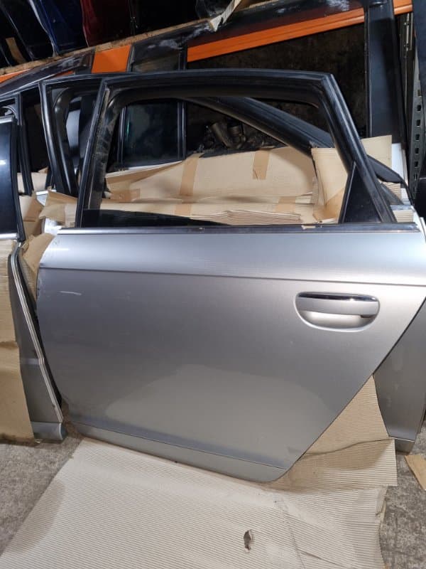 Дверь Audi A6 4F2 BDX 2007 задн. лев. (б/у)