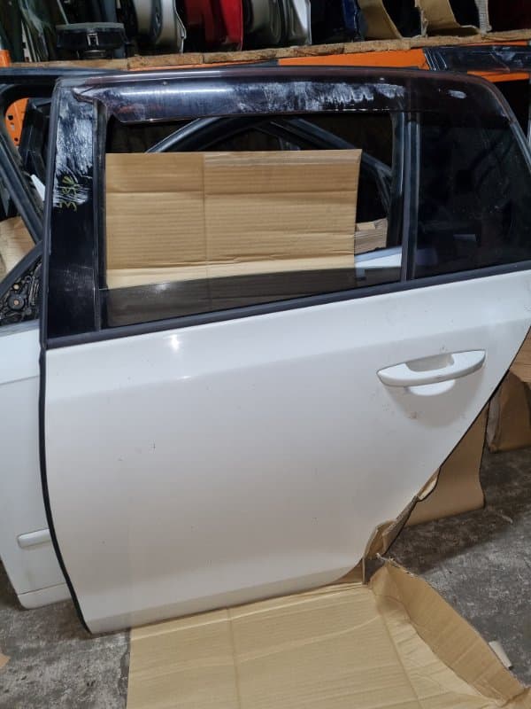Дверь Volkswagen Golf 5K1 CAX 2011 задн. лев. (б/у)