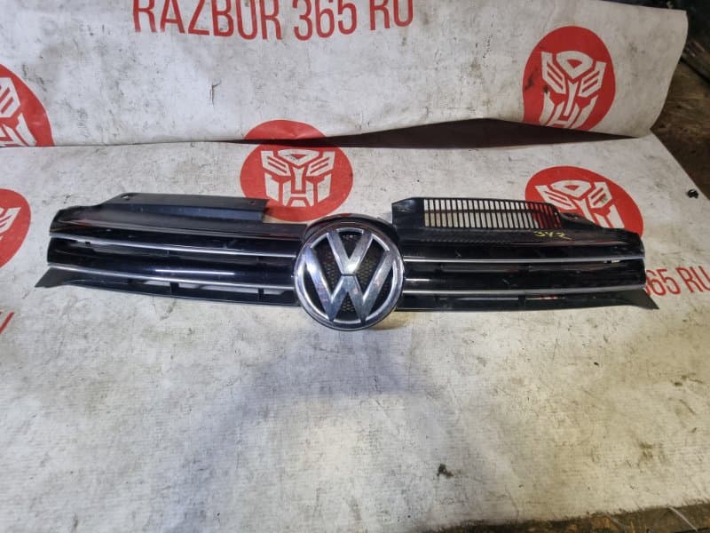 Решетка радиатора Volkswagen Golf 5K1 CAX 2010 (б/у)