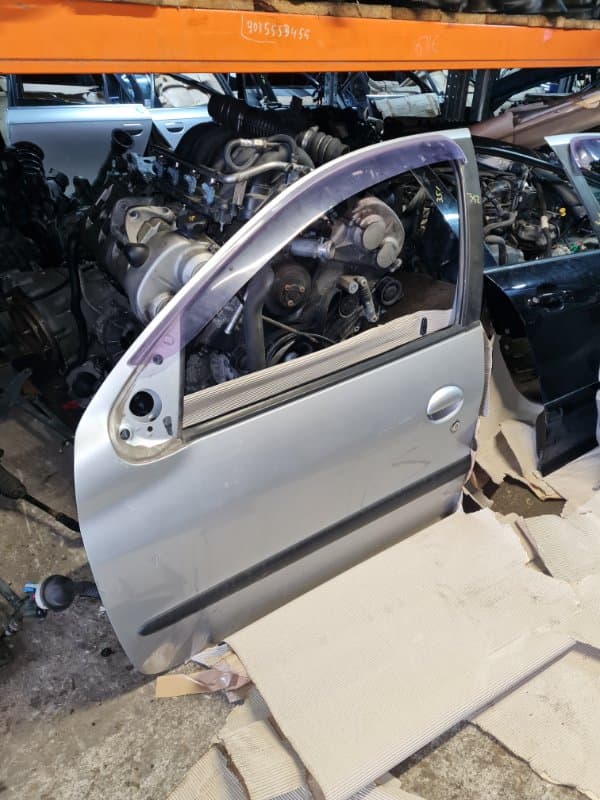 Дверь Peugeot 206 2A KFW TU3JP 2003 перед. лев. (б/у)