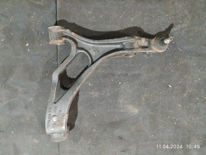 Рычаг подвески нижний VOLKSWAGEN Touareg 7L AXQ 2004 перед. лев. (б/у)