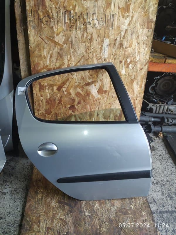 Дверь Peugeot 206 2A NFU 1.6 2001 задн. прав. (б/у)