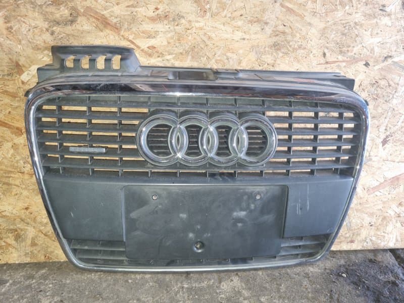 Решетка радиатора Audi A4 8EC BGB 2006 (б/у)