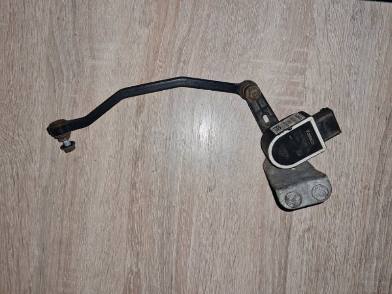Датчик уровня подвески VOLVO XC60 DZ B6304T2 2010 перед. прав. (б/у)