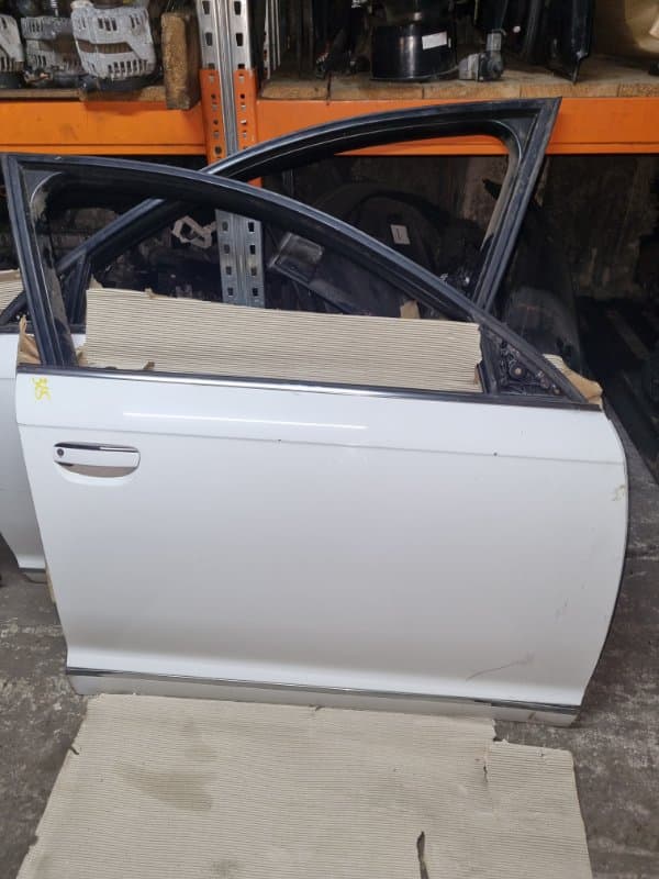 Дверь Audi A6 4F2 CAJ 2009 перед. прав. (б/у)
