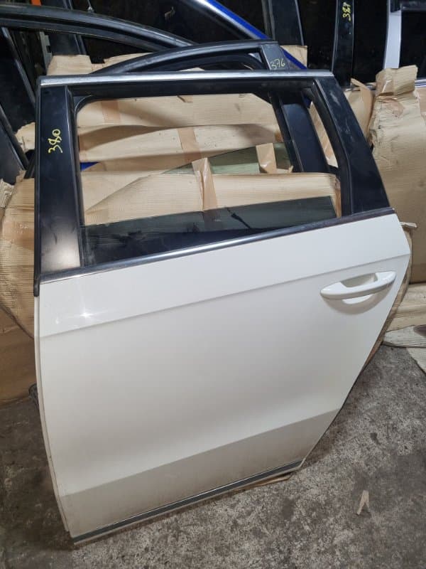 Дверь Volkswagen Passat 365 CAX 2013 задн. лев. (б/у)