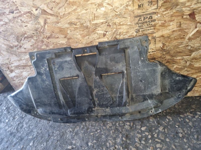 Защита двигателя Audi A4 8D2 APT 1.8 2000 (б/у)