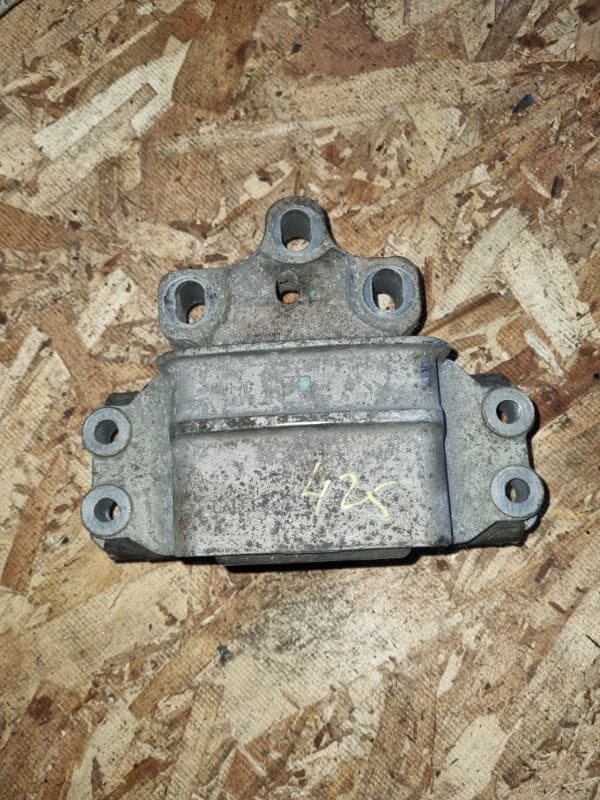 Опора AUDI Q3 8UB CPSA 2013 (б/у)