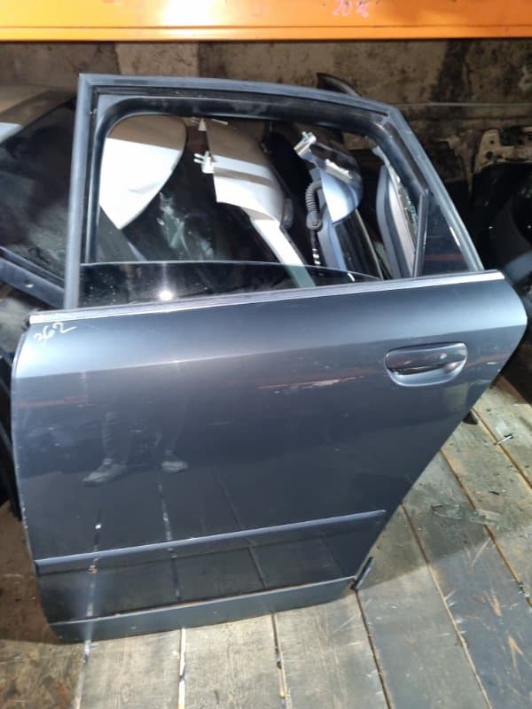 Дверь Audi A4 8E2 AMB 2003 задн. лев. (б/у)