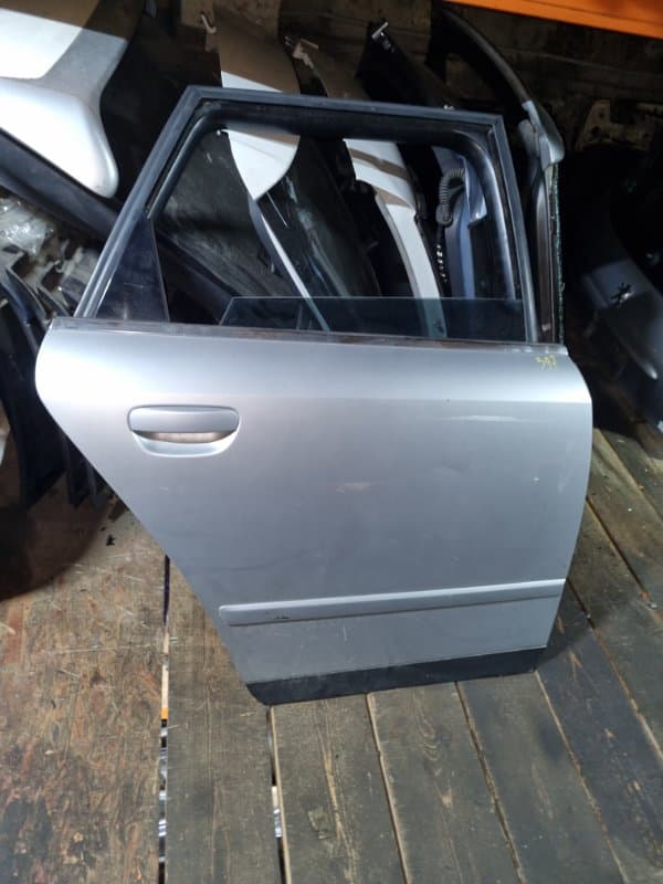 Дверь Audi A4 8E5 AMB 2003 задн. прав. (б/у)