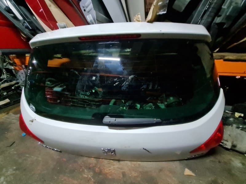 Крышка багажника Peugeot 3008 U5 1.6T EP6CDT 5FV 2011 (б/у)