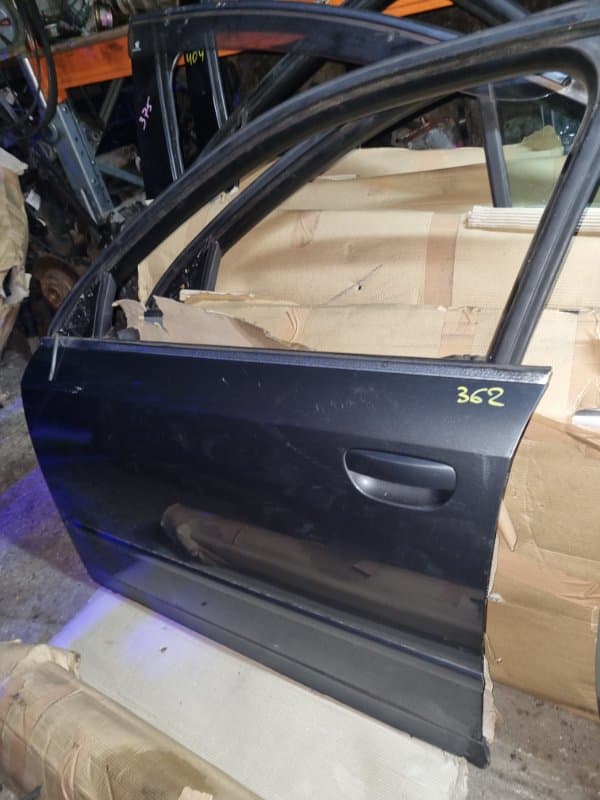 Дверь Audi A4 8E2 AMB 2003 перед. лев. (б/у)