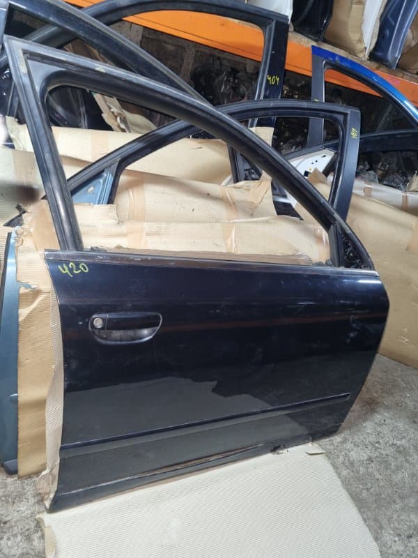 Дверь AUDI A4 8E5 AMB 2003 перед. прав. (б/у)