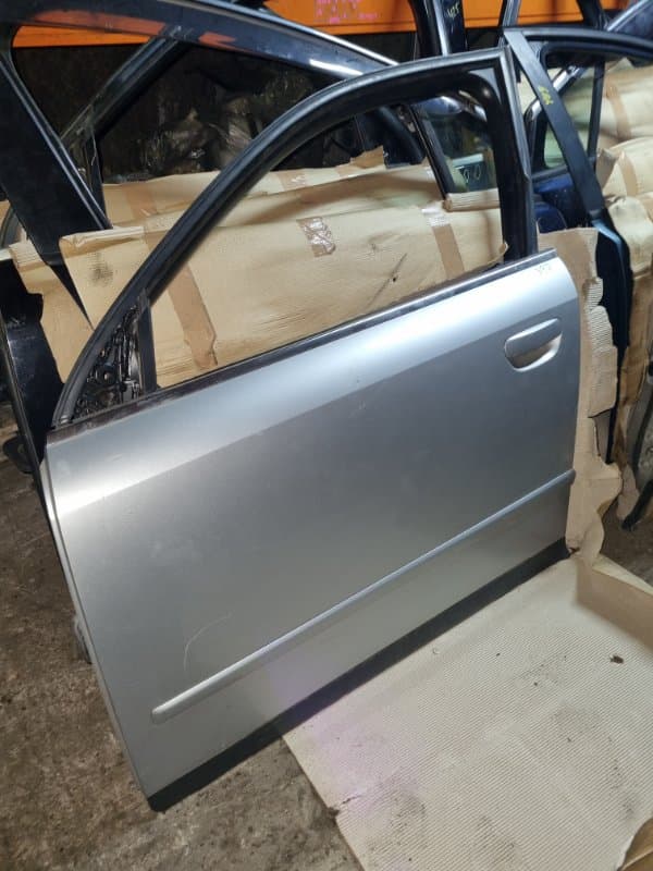 Дверь Audi A4 8E5 AMB 2003 перед. лев. (б/у)