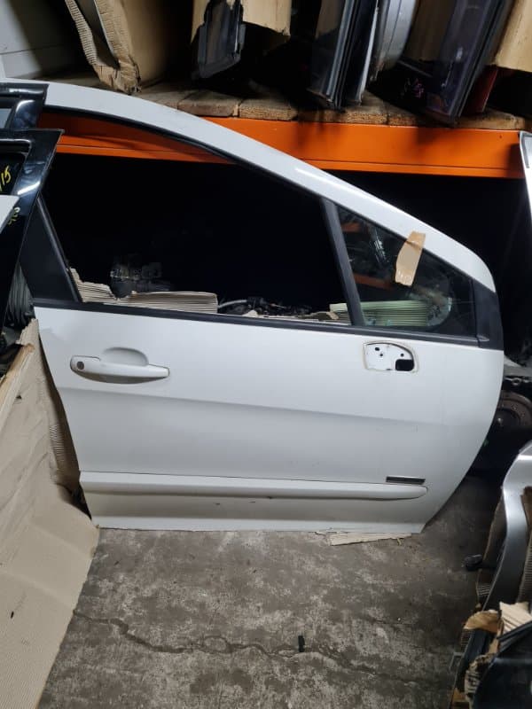 Дверь Peugeot 308 4C EP6CDT EUR 5 5FV 2013 перед. прав. (б/у)