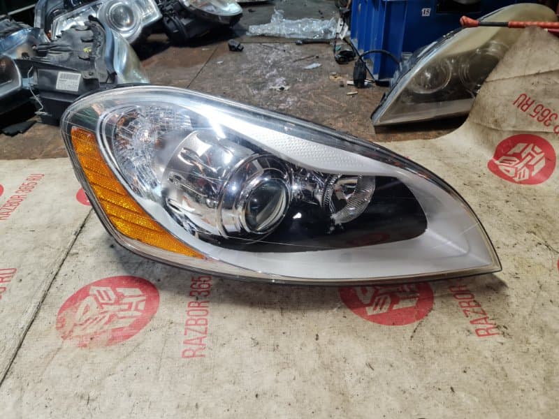 Фара ксенон VOLVO XC60 DZ B6304T2 2010 прав. (б/у)