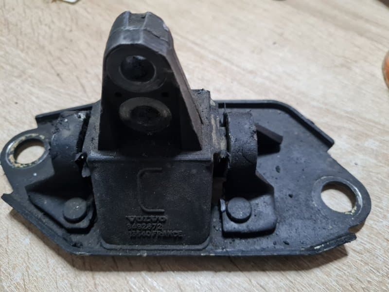 Опора ДВС VOLVO S60 RS B5254T2 2003 перед. прав. (б/у)