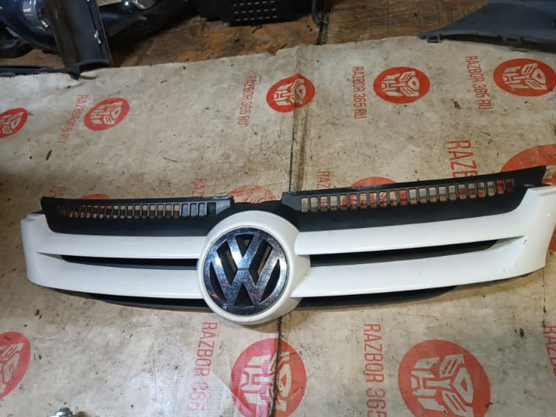 Решетка радиатора Volkswagen Golf Plus 5M1 BVY 2.0 2007 (б/у)