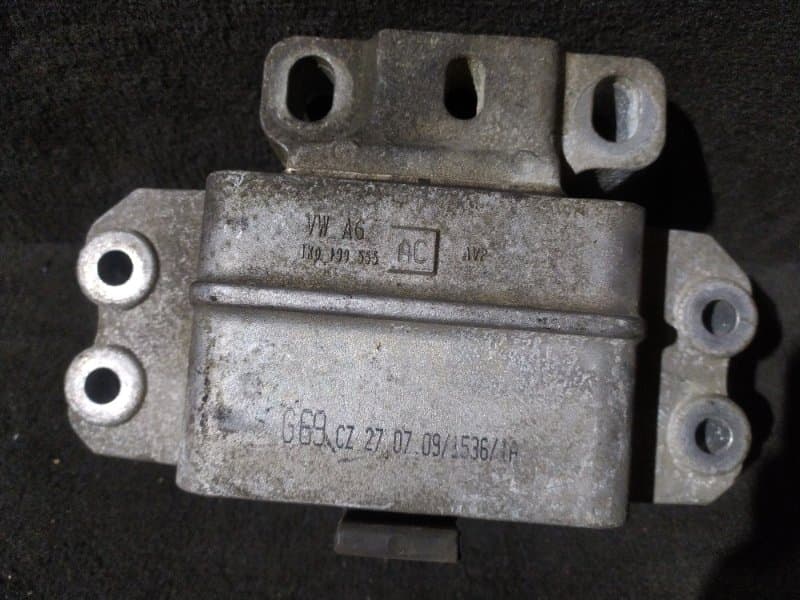 Опора АКПП Volkswagen Golf AJ5 CAX 2011 перед. лев. (б/у)