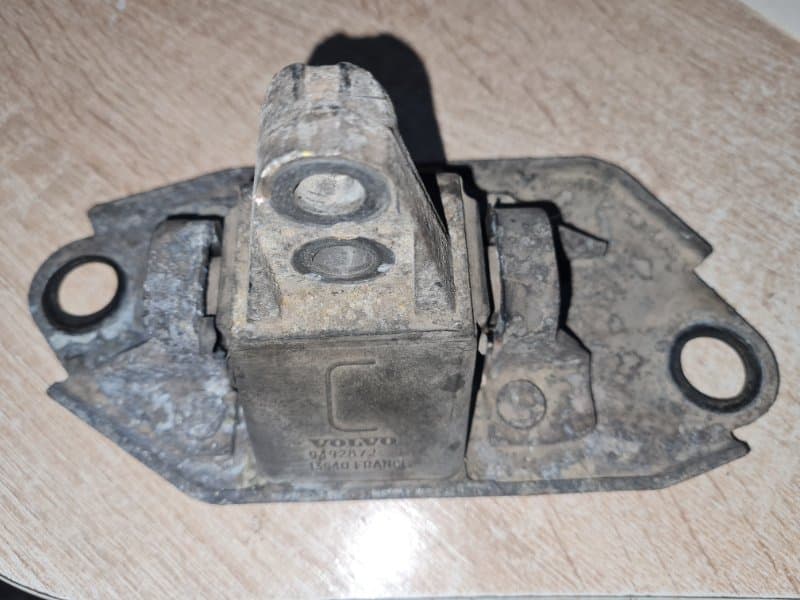 Опора ДВС VOLVO S60 RS B5244S 2002 прав. (б/у)