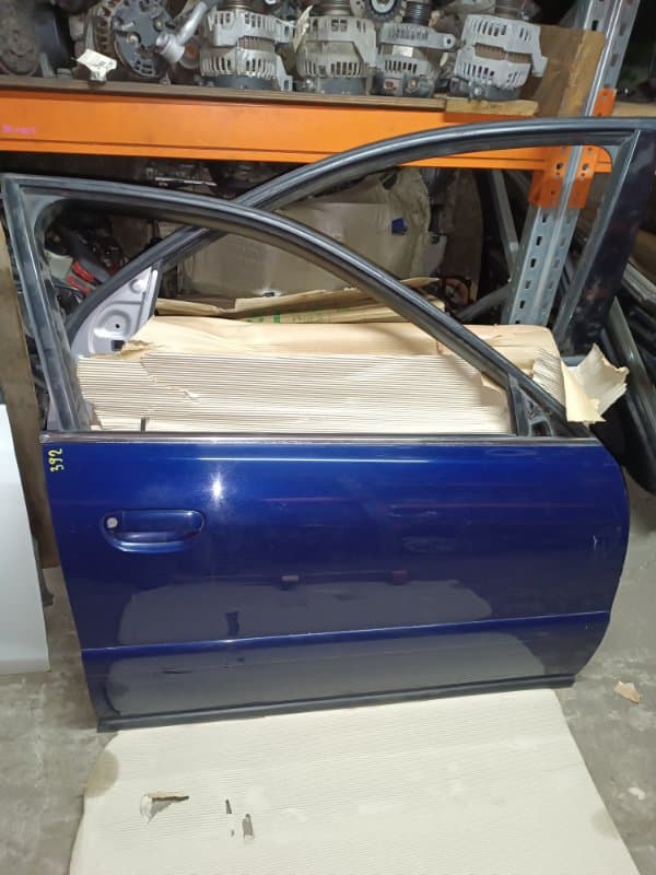 Дверь Audi A4 8D2 APT 1.8 2000 перед. прав. (б/у)