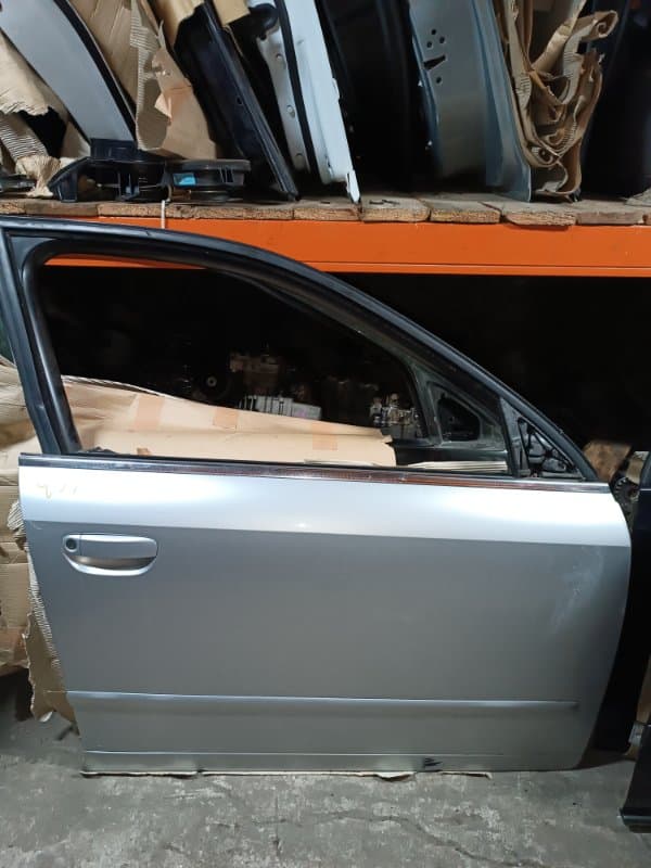 Дверь Audi A4 8E2 AMB 2003 перед. прав. (б/у)