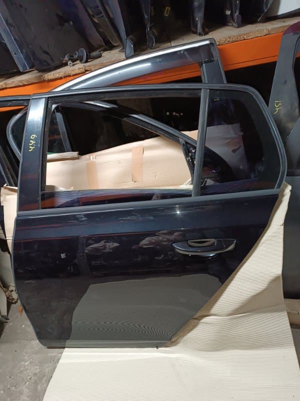 Дверь Volkswagen Golf 5K1 CAX 2009 задн. лев. (б/у)