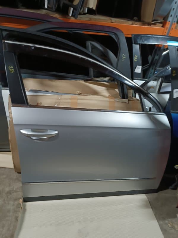 Дверь Volkswagen Passat 3C2 AXZ 2007 перед. прав. (б/у)