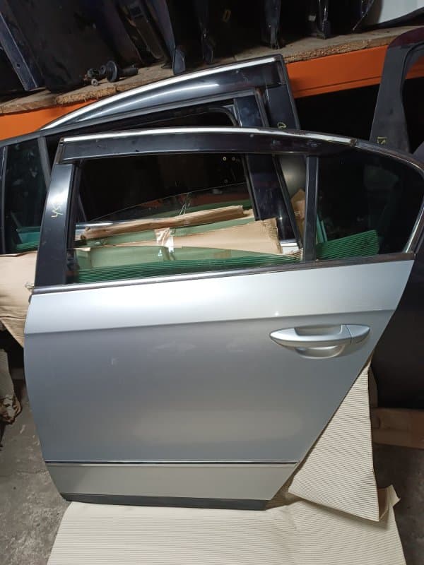Дверь Volkswagen Passat 3C2 AXZ 2007 задн. лев. (б/у)