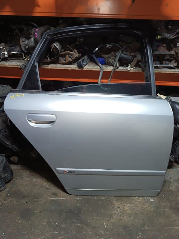 Дверь Audi A4 8E2 AMB 2003 задн. прав. (б/у)