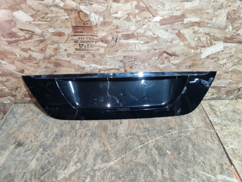 Накладка крышки багажника Mercedes-Benz E-Class W211 112.949 2008 (б/у)