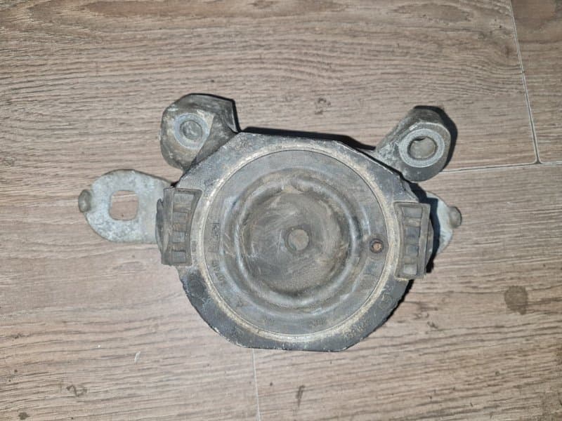 Опора ДВС VOLVO S40 MS B5244S 2009 прав. (б/у)