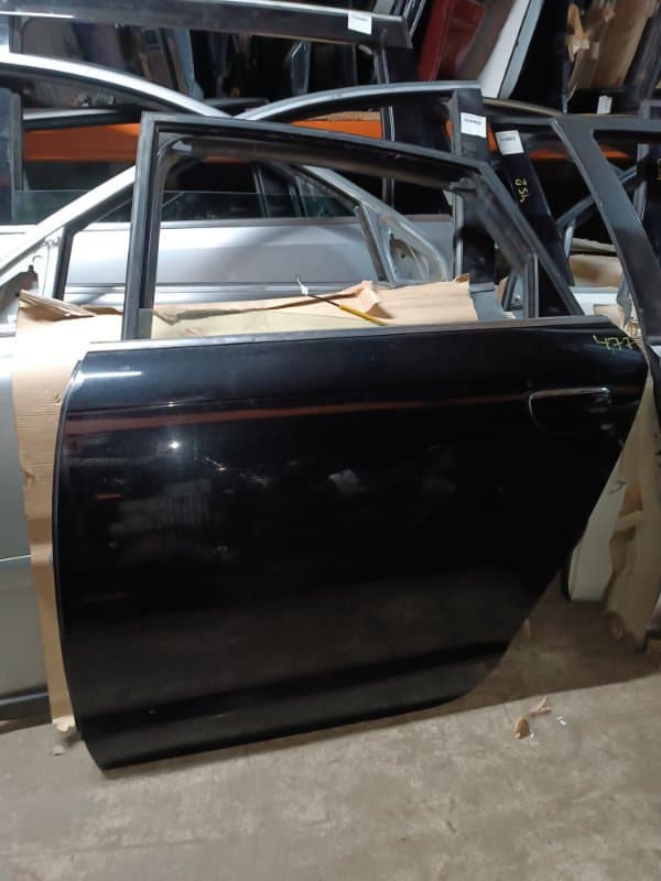 Дверь Audi A6 4F2 BDX 2008 задн. лев. (б/у)